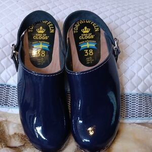 Kids Navy Blue Clogs